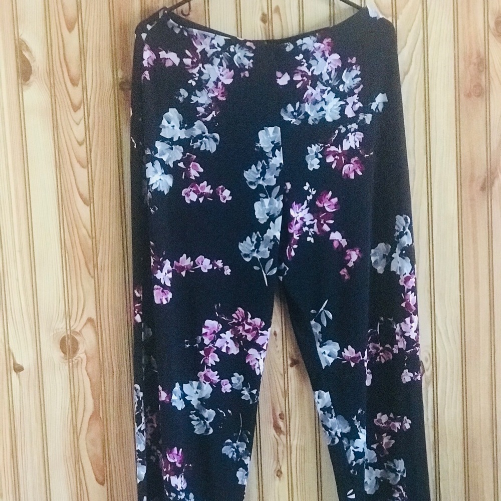 Petite large stretch black with floral pants